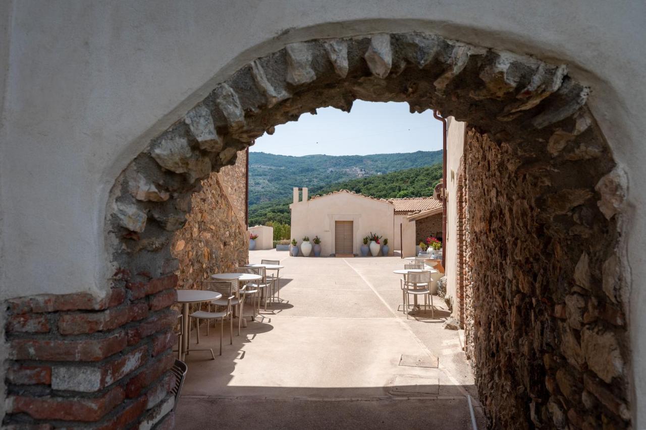 Borgo D'Orlando - Small Country Hotel Mirto  Exteriör bild