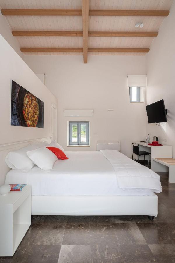 Borgo D'Orlando - Small Country Hotel Mirto  Exteriör bild